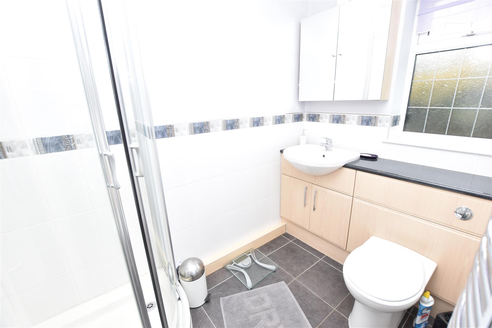 EN SUITE SHOWER ROOM